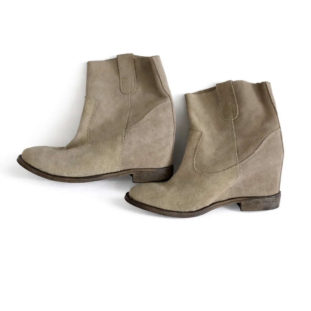 OTBT sandpiper grey suede leather hidden heel boot western made in romania 7.5 - Picture 2 of 8